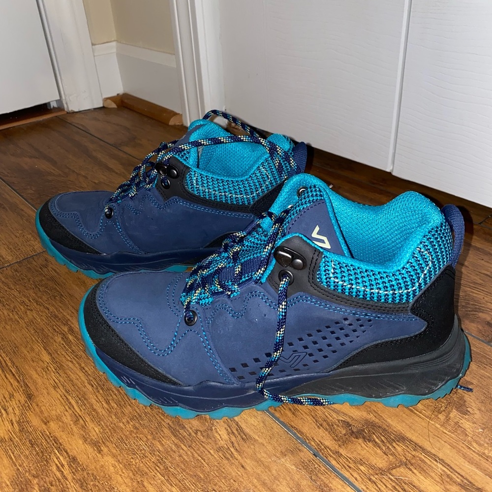 Vionic hiking boots